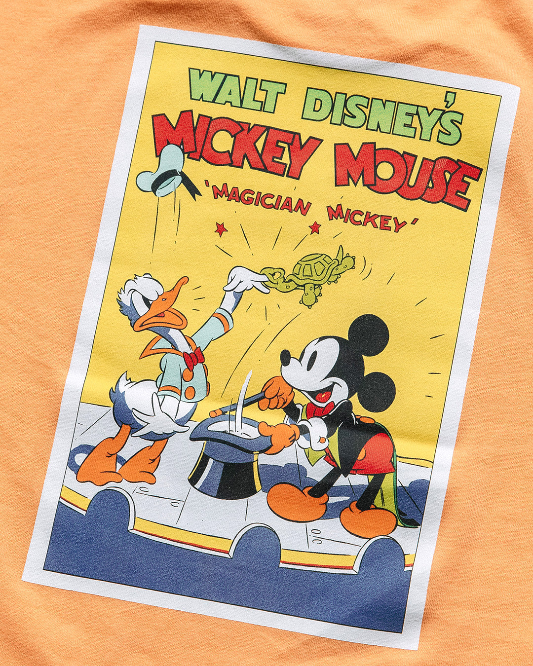 【7/22までTIMESALE10％OFF】[t.] Disney ポスタープリント半袖Tシャツ