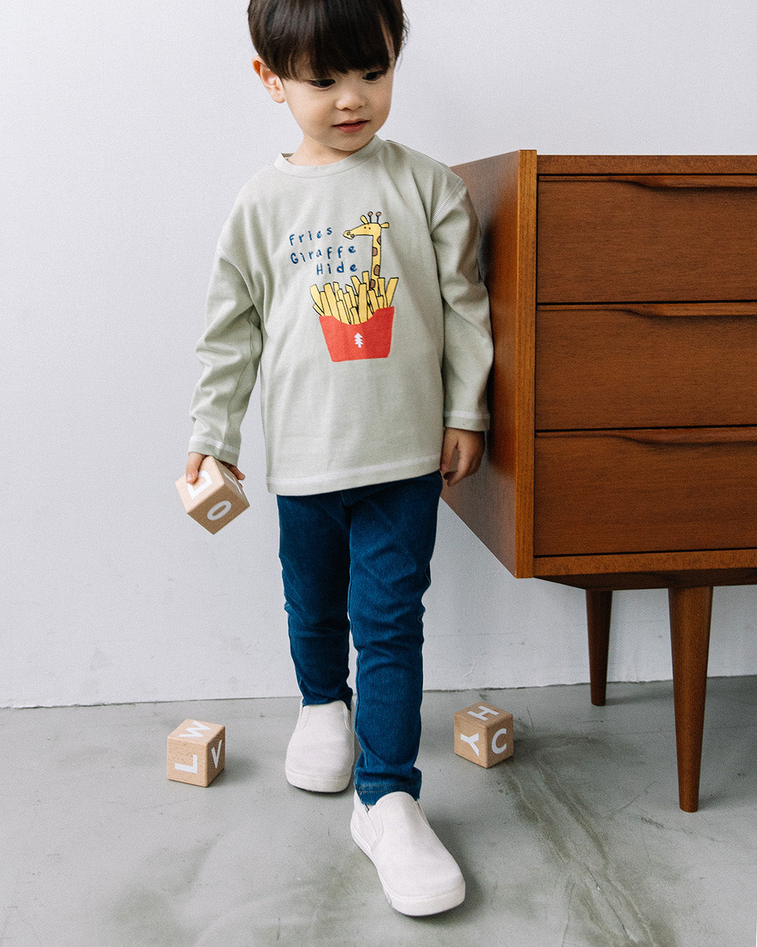 【予約 5%OFF】【新作】[t.] たべものどうぶつ長袖刺繍Tシャツ