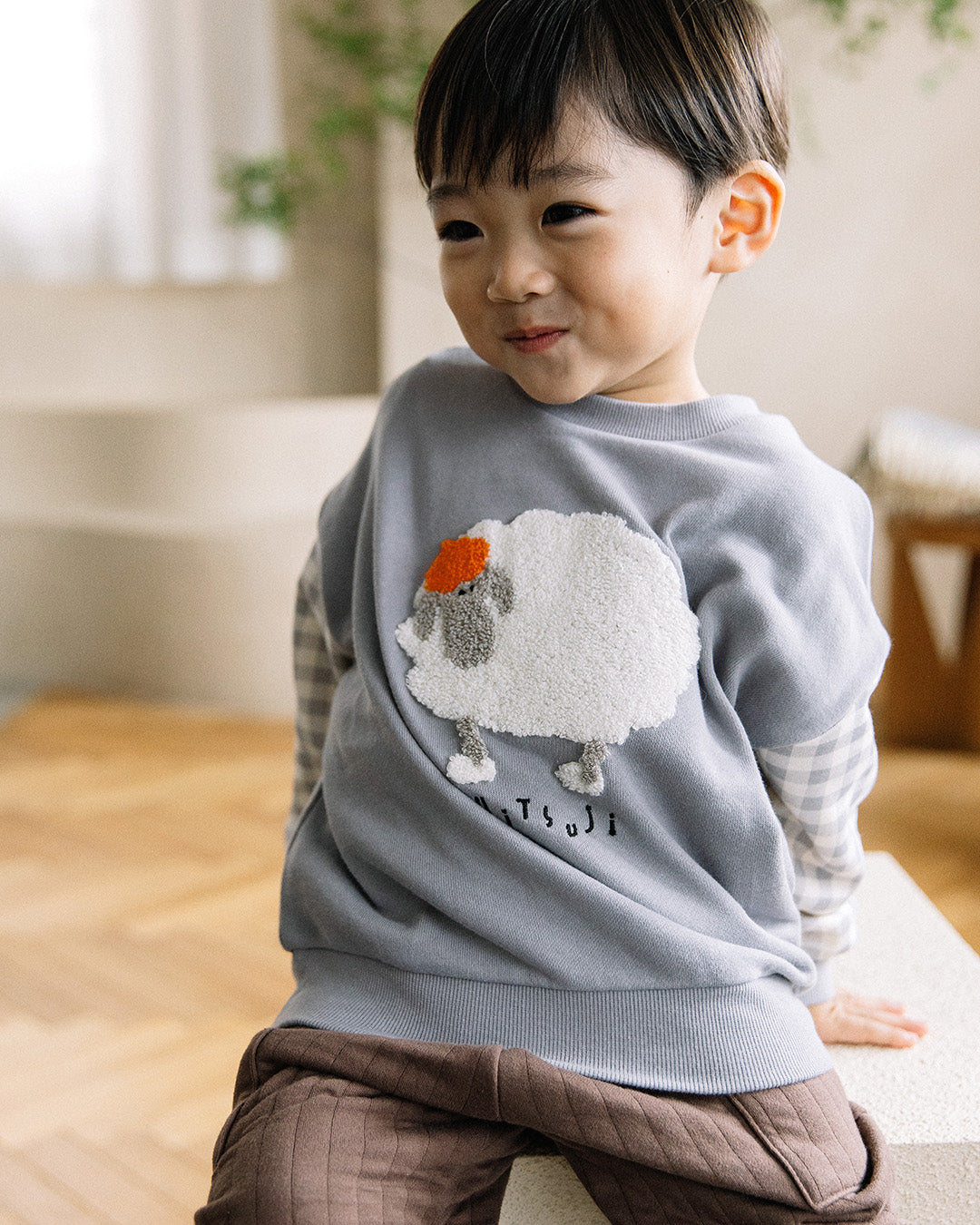 {
  "t.": "Sagara Embroidery Paneled Sweatshirt"
}