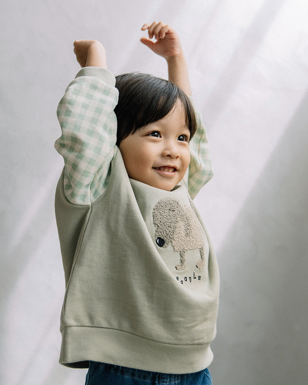 【新色追加】[t.] サガラ 刺繍 切替 トレーナー