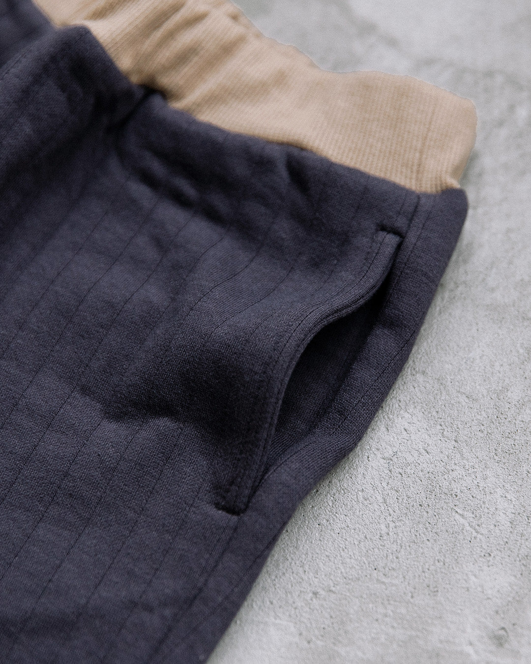 [t.] 裾リブ キルト パンツ